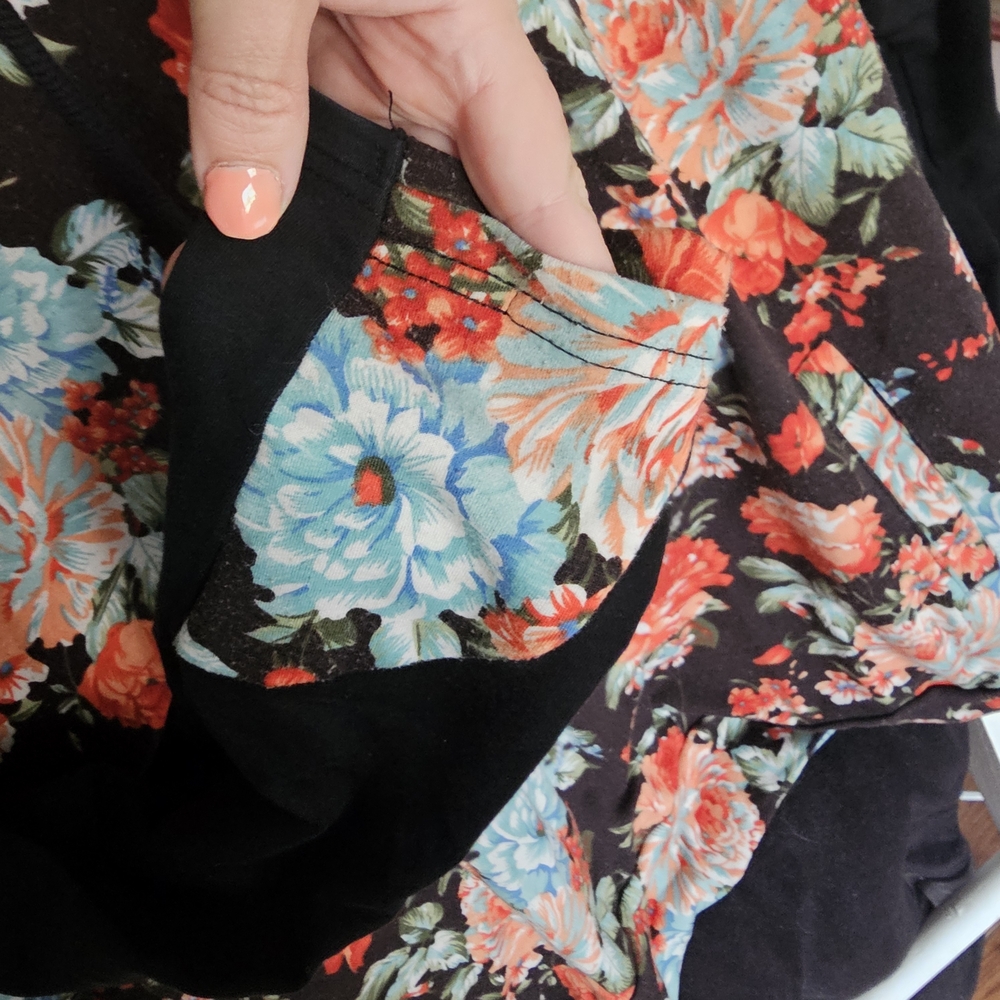 2XL Hazel Blues Cowlneck Hoodie, Black Floral, Thumb Holes & Pockets - Picture 4 of 6